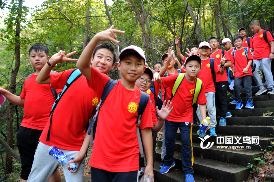 ����У��ȥԶ�� ����100��СС���Ӻ�ͽ��20����