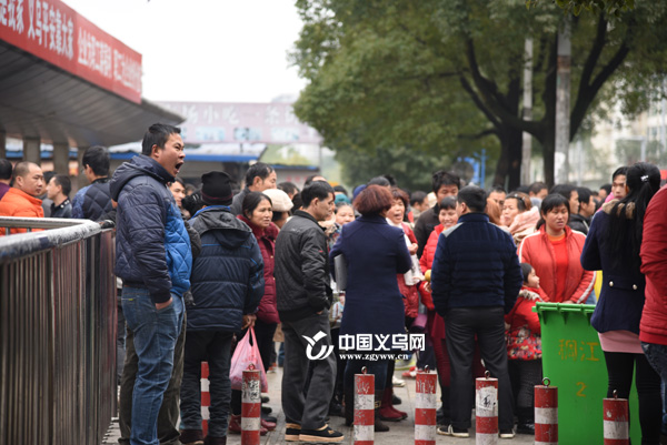 义乌春节期间市场遭受"滑铁卢" 服务行业需求量大