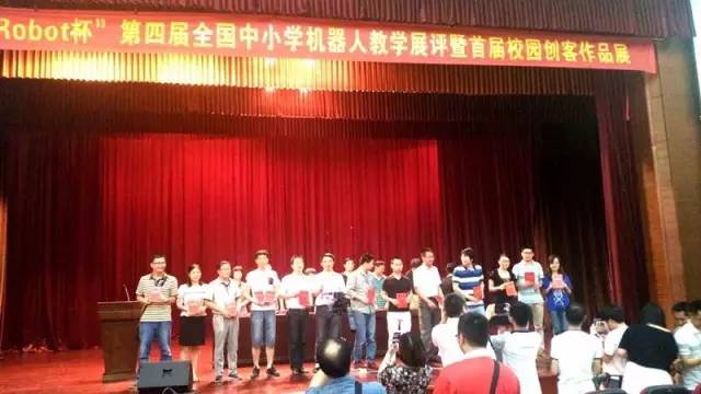 ����Ⱥ�������ѧУѧ��������Ʒ��ȫ��һ�Ƚ�