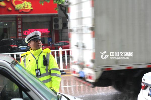 章剑锋：义乌中心城区一线交警 工作繁忙难以顾家