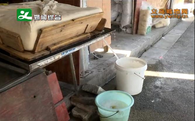 ��Է�ֵ�ʯ��ͷ���г���ˮֱ����ˮ��