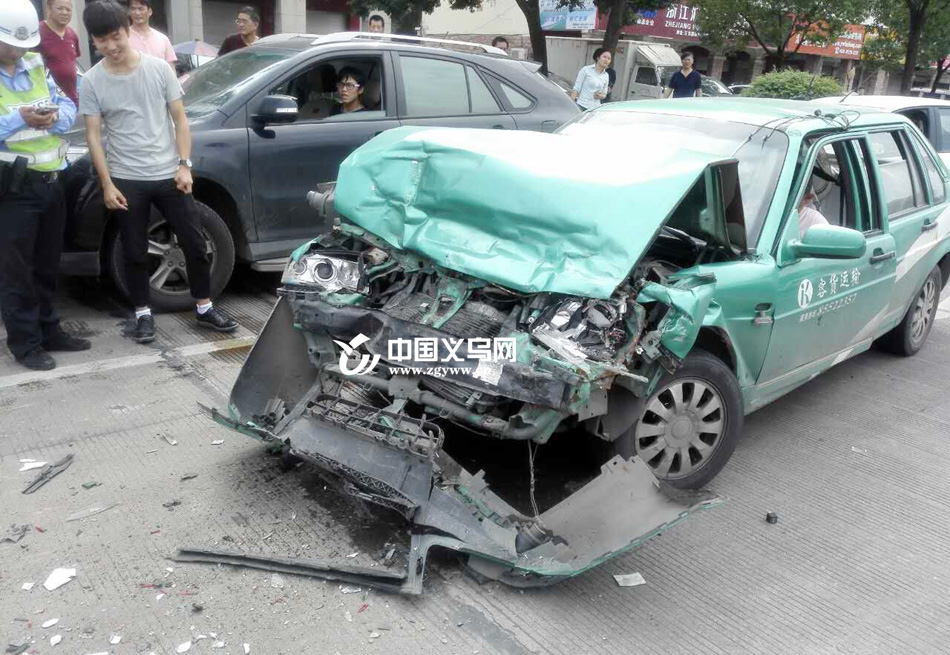 �����ǵĻ� ����һ���⳵������ʻ���峵������ײ