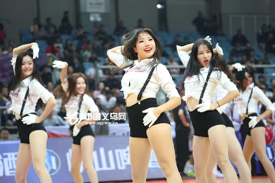 ���س��ݡ�ީ�족�������������ǡ�ѧ�ԡ� ÿ�����벻��300Ԫ