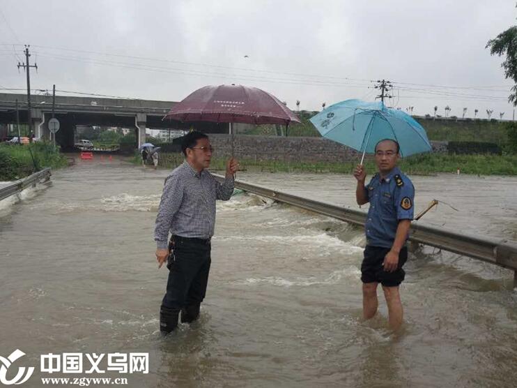 ������Ϯ�����ڹ�·�˺�ƴ��