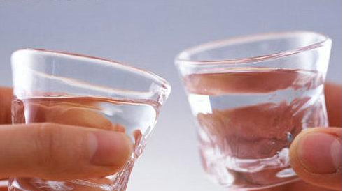 �߶˰׾ƴ������ռ�֮�� �θ߶˰׾��ձ顰ˮ�Ǵ��ߡ�