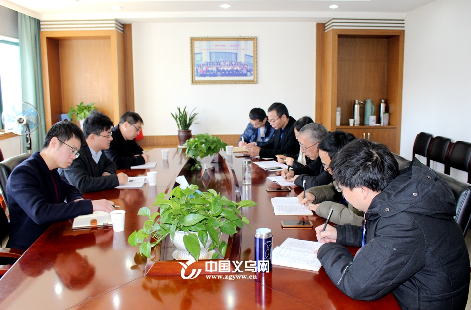 ����������ί�����������һ�е��м��ع���