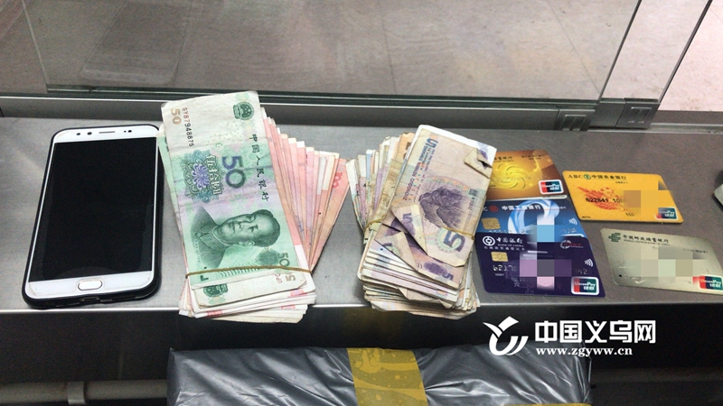 ŮӸϻڳ⳵ 5000Ԫֽʧ