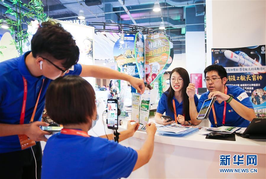 ���»�ȫýͷ����ͼ�Ļ�������17��ΰ������������ʷ�ޱ䡪��ϰ��ƽ��ʱ���й���ɫ�������˼��ָ����ʮ���塱������ᷢչ����