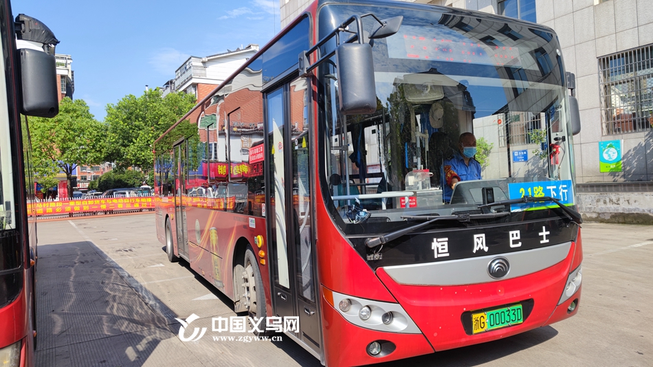 义乌78辆公交车配备USB充电口 年内还有无障碍公交车“即将进站”