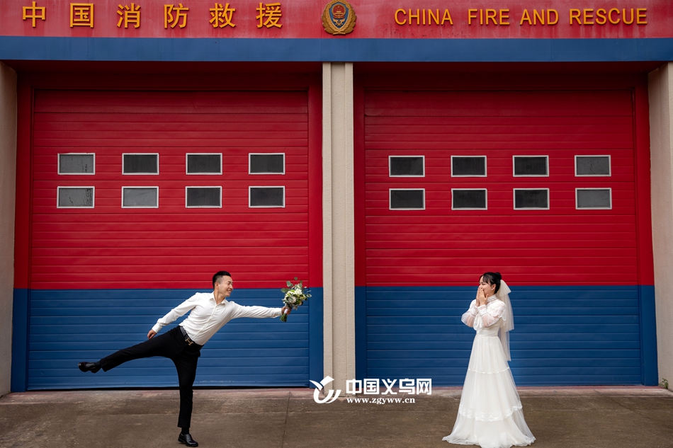 消防员新郎承诺“有空就拍婚纱照” 苦等后义乌新娘在七夕前做了个暖心决定