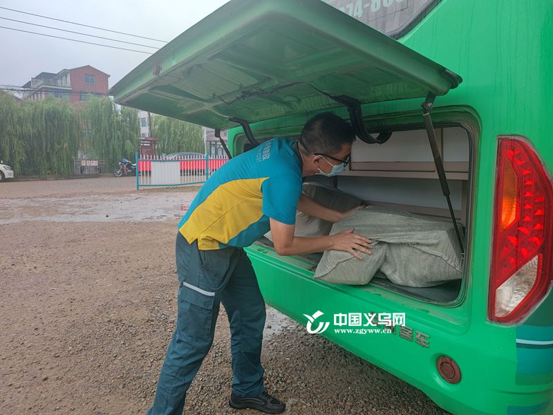 义乌乡村公交“拉人又拉货”：品质生活“送进去”，优质农货“运出去”！