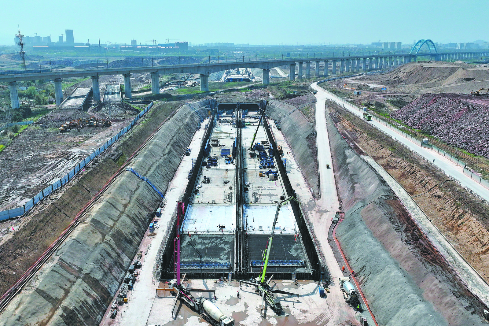 ����ˮ�¹�·���������Ȳ��ƽ�