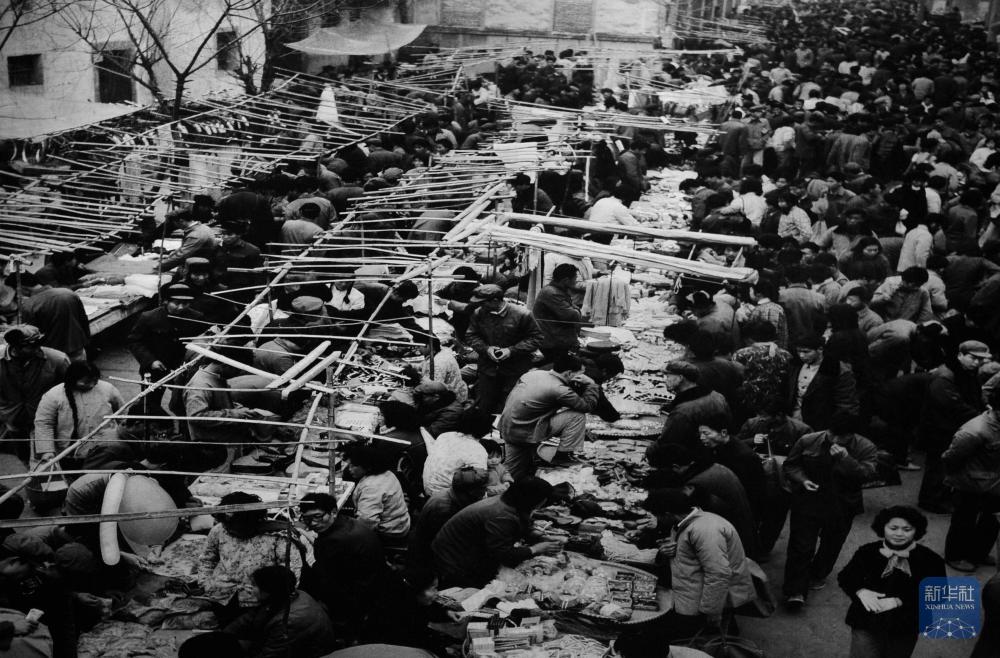 ���»��硿ʱ������һ����Ƭ������������ʮ����ԾǨ