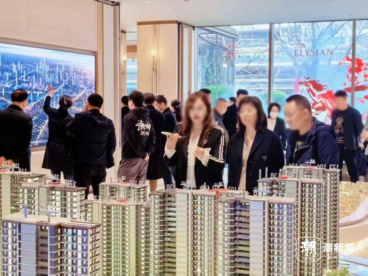 ��¥����ͷ�ܶ������ַ��Ŷ�ǩԼ��¥��С��������һ���Ⱦ��ÿ��ź�